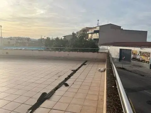 Local comercial en Avinguda dels Pins