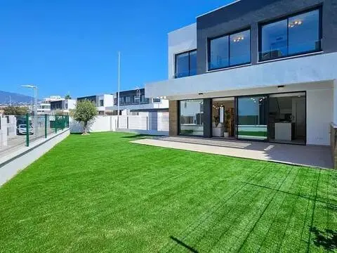 Casa en El Paraíso-Atalaya-Benamara