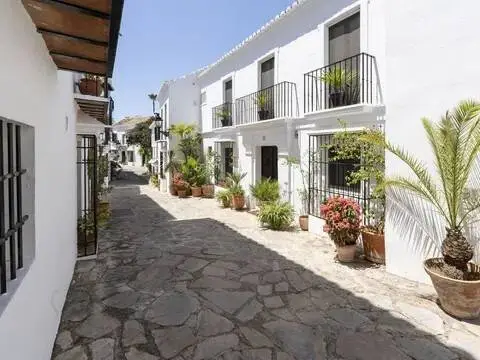 Casa adosada en Urbanización Lomas de Marbella Club