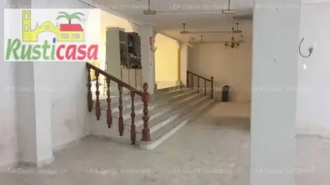 Local comercial en Avenida de Manolo Gómez Bur
