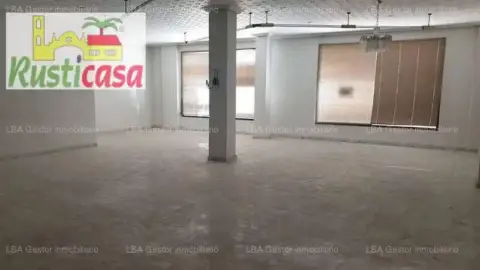Local comercial en Avenida de Manolo Gómez Bur