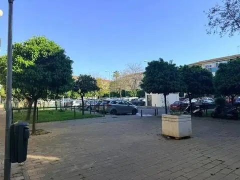 Piso en Parque Alcosa-Jardines del Edén