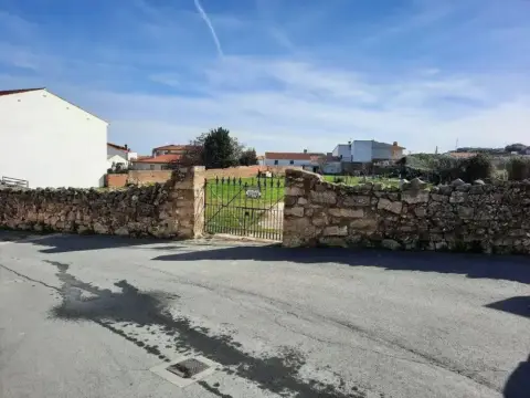Terreno en calle Luis de Chamizo
