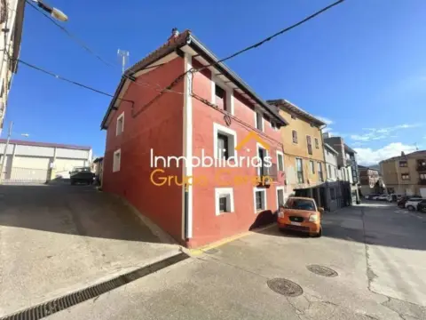 Chalet en Baños de Río Tobía