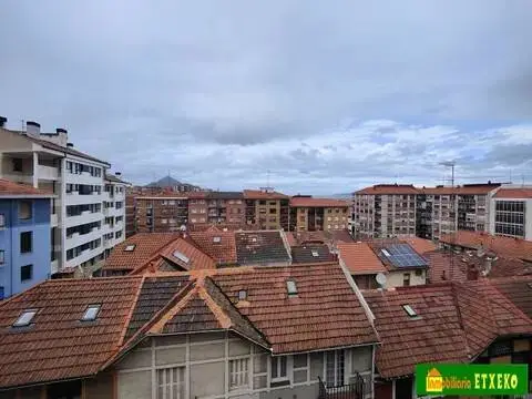 Piso en Txabarri-Kueto