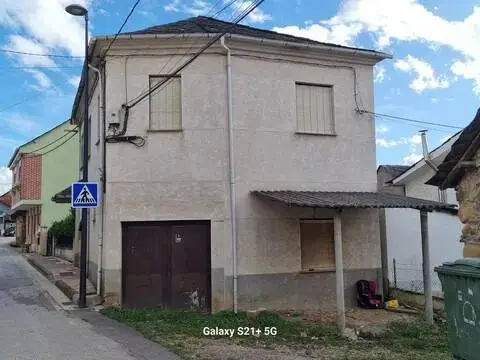 Chalet en Arganza
