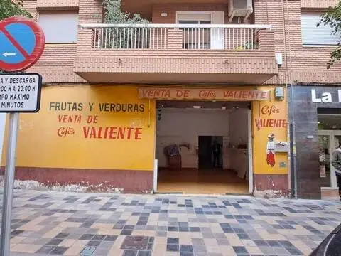 Local comercial en calle 25 de Abril