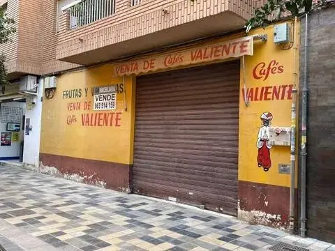 Local comercial en calle 25 de Abril