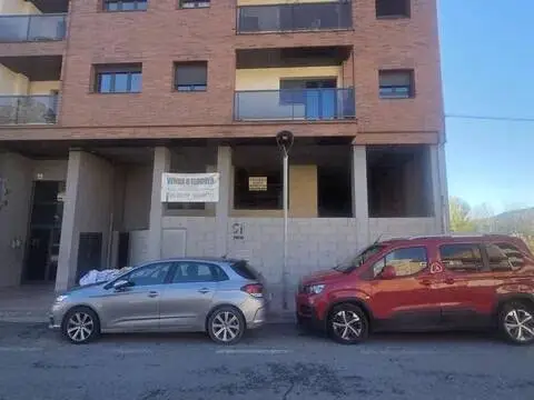 Local comercial en calle C-14, 106