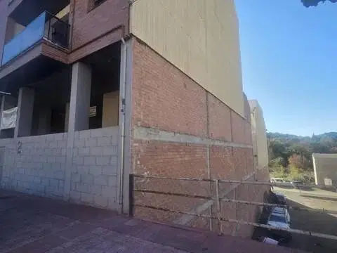 Local comercial en calle C-14, 106