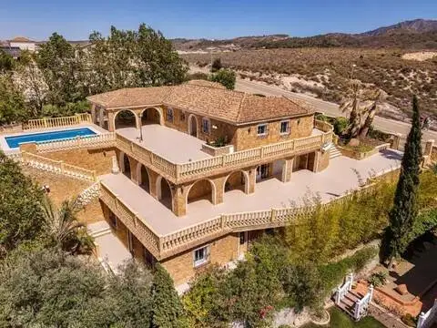 Chalet en Pedanías