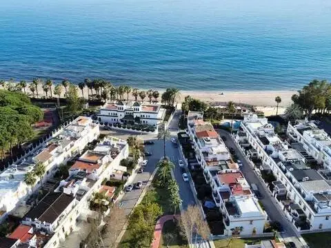 Casa adosada en Urbanización Marbella Mar