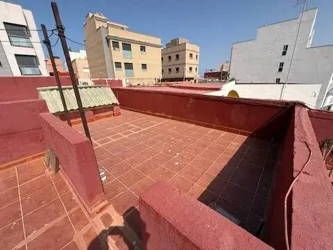 Casa adosada en calle Cl Jose Luis Navarro Lara, 36