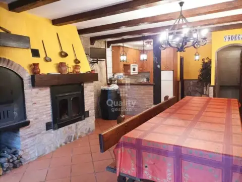 Casa adosada en Villalbilla de Burgos