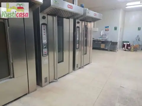 Nave industrial en Bailén