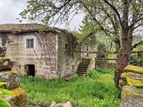 Casa adosada en Paderne de Allariz