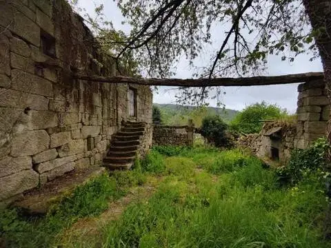 Casa adosada en Paderne de Allariz