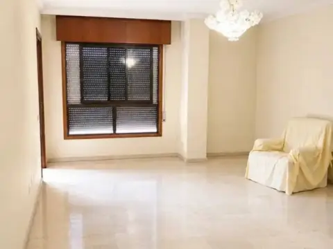 Piso en Centro-Zona calle Castillo