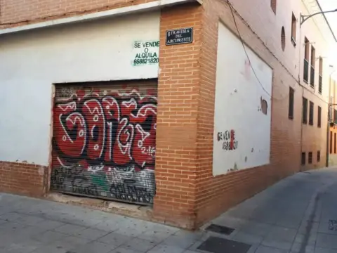 Local comercial en calle del Arcipreste de Hita