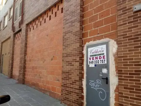Local comercial en calle de la Luna