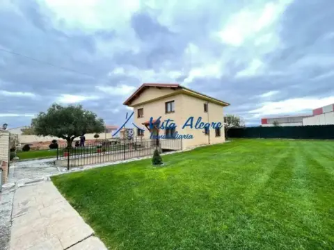 Chalet en Cuzcurrita de Río Tirón