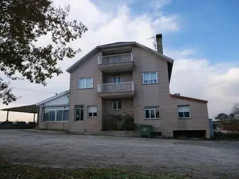 Chalet en San Cibrao Das Viñas (Capital)
