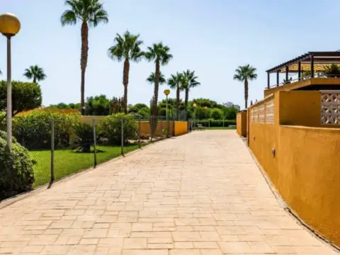 Piso en Urbanización de Roquetas-Las Marinas