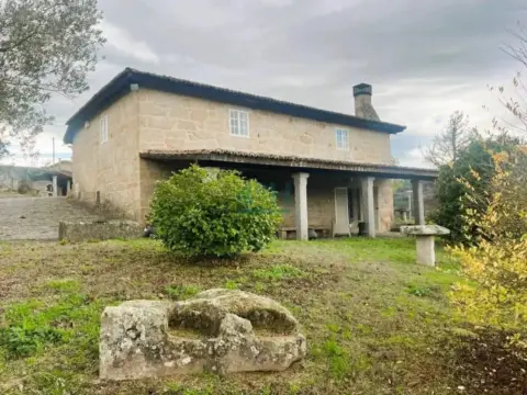 Casa rústica en San Cibrao Das Viñas (Capital)