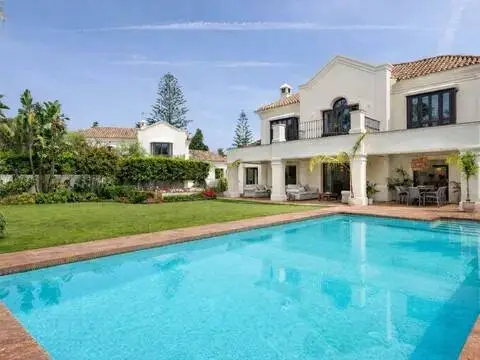 Chalet en El Paraíso-Atalaya-Benamara