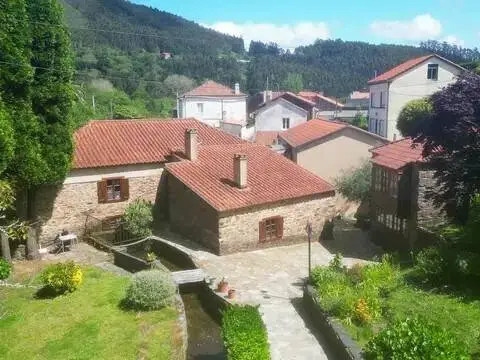 Casa rústica en Lugar de Ortigueira
