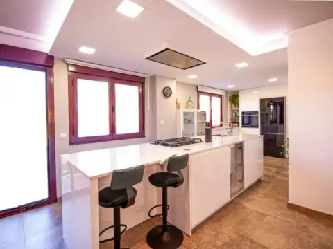 Chalet en Campus Sur-Santa Marta