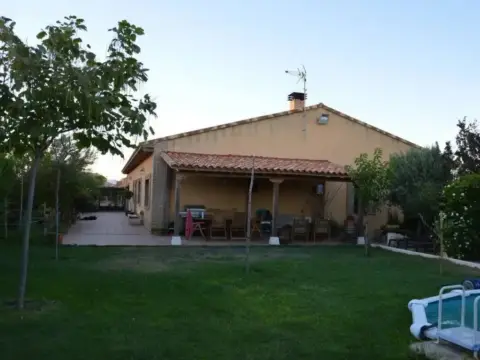 Chalet en Torre del Burgo