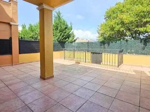 Casa adosada en Urbanización Villas y Golf
