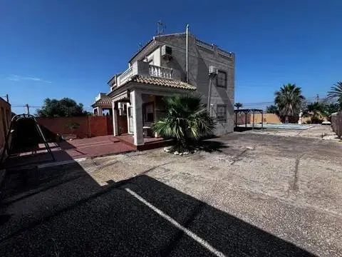Chalet en calle Lejona