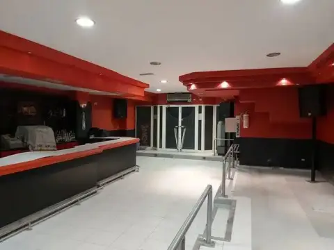 Local comercial en calle de la Mariña Española
