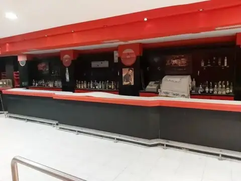 Local comercial en calle de la Mariña Española
