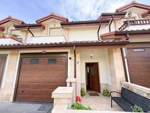 Casa – Reocín, Barrio Santa Bárbara