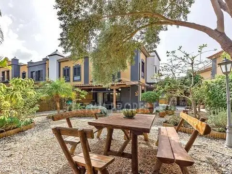 Casa en Avenida de los Jardines del Duque