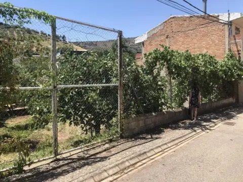 Terreno en calle Fabricas