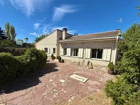 Chalet en Urbanización Atalaya Real