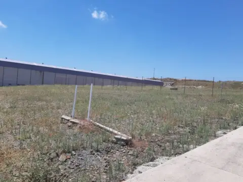 Terreno en calle Pedro Salinas