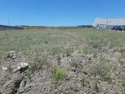 Terreno en calle Pedro Salinas