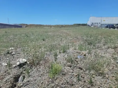 Terreno en calle Pedro Salinas