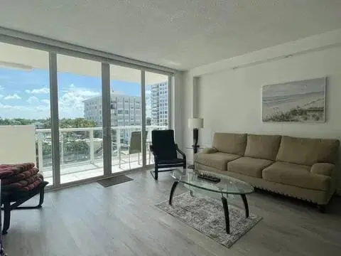 Piso en calle Collins Avenue, 5601