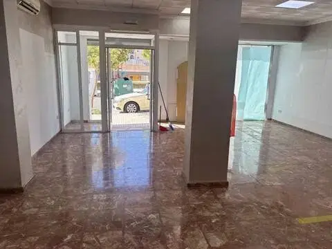 Local comercial en Avenida Condado de Huelva
