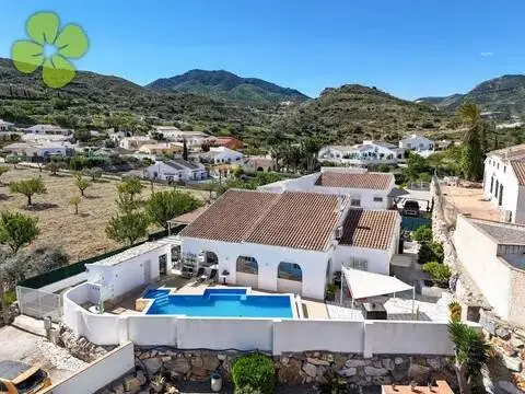 Chalet en Albanchez
