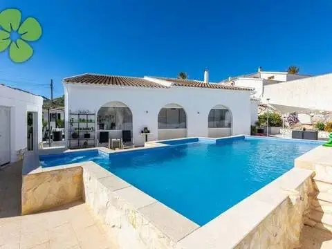 Chalet en Albanchez