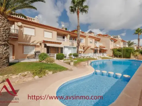 Chalet en calle Talia