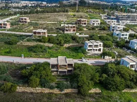 Terreno en calle de Sedella
