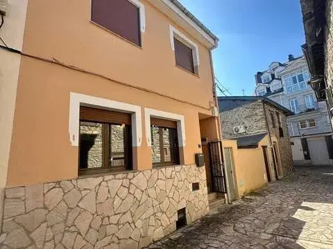 Casa adosada en Cacabelos